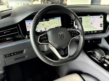 VW Touareg 3.0 TSI eHybrid 4Motion IQ Pano AHK HUD