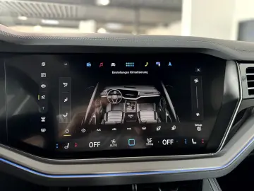 VW Touareg 3.0 TSI eHybrid 4Motion IQ Pano AHK HUD