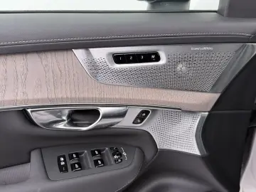 VOLVO XC90 T8 Ultra Dark Recharge Plug-In Hybrid AWD