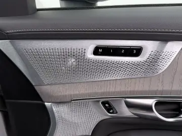 VOLVO XC90 T8 Ultra Dark Recharge Plug-In Hybrid AWD