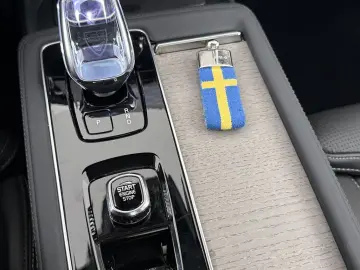 VOLVO XC90 T8 Ultra Dark Recharge Plug-In Hybrid AWD