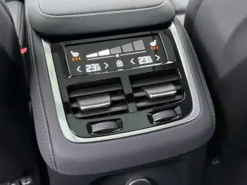 VOLVO XC90 T8 Ultra Dark Recharge Plug-In Hybrid AWD