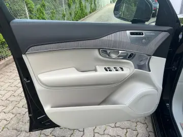 VOLVO XC90 Recharge T8 AWD Ultra Bright