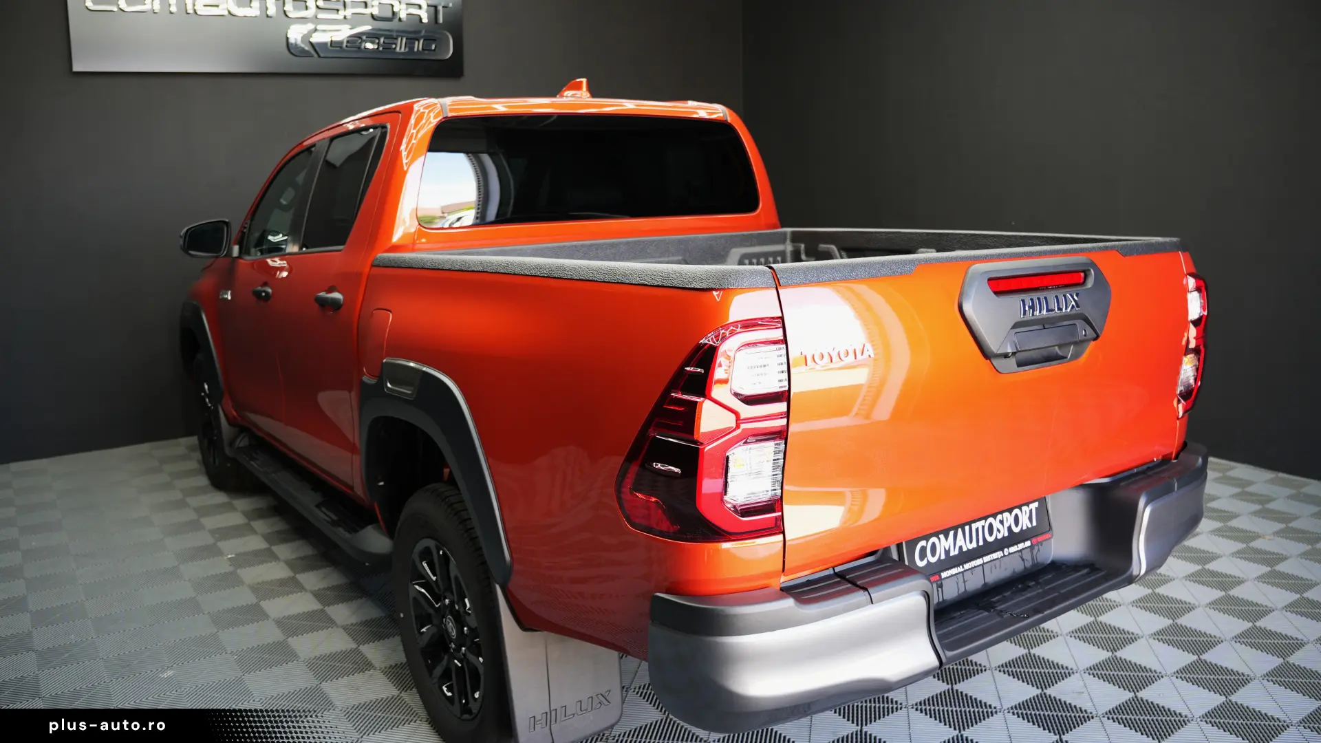 TOYOTA HILUX 2.8 DC AT MHEV INVINCIBLE