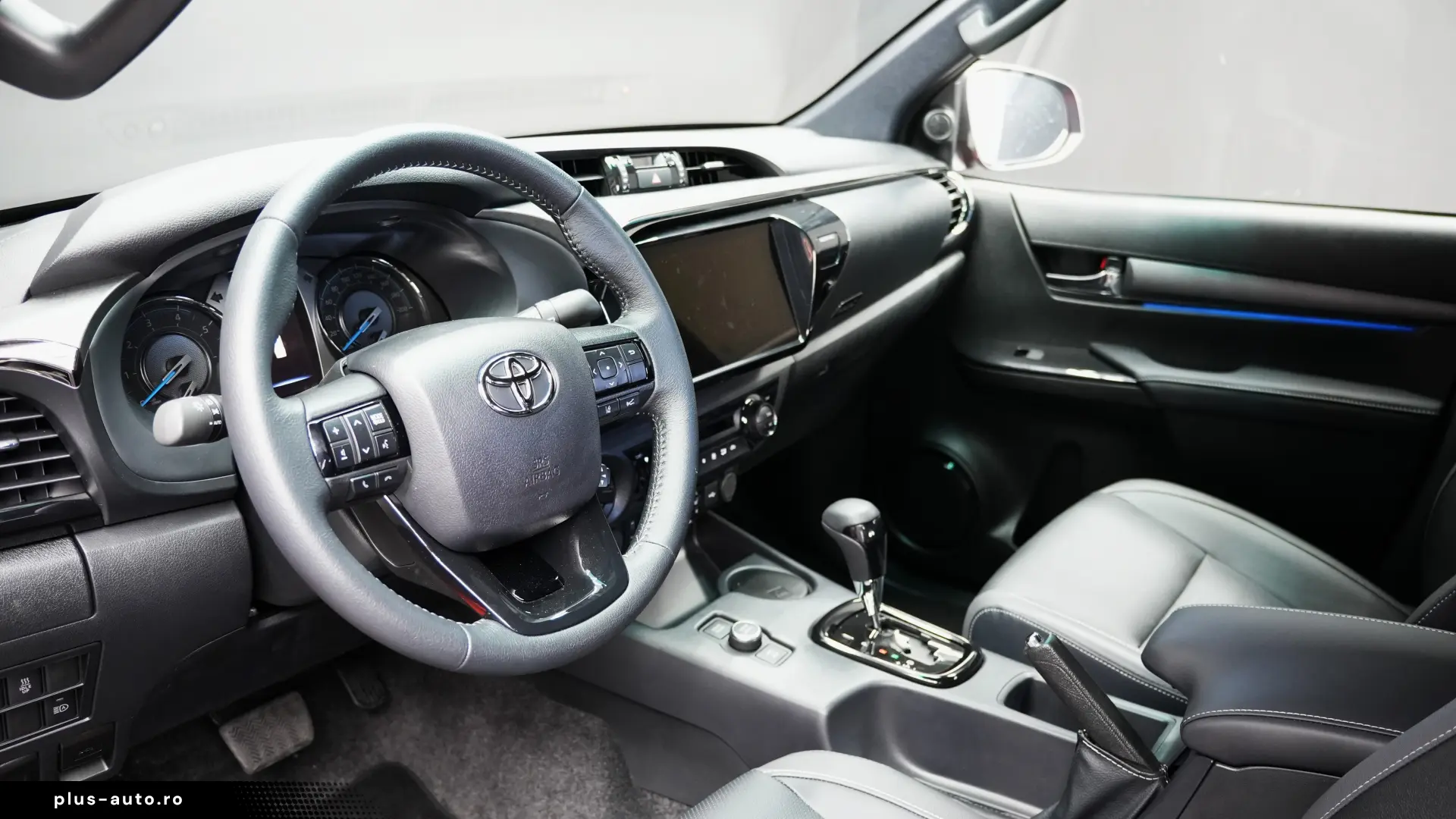 TOYOTA HILUX 2.8 DC AT MHEV INVINCIBLE