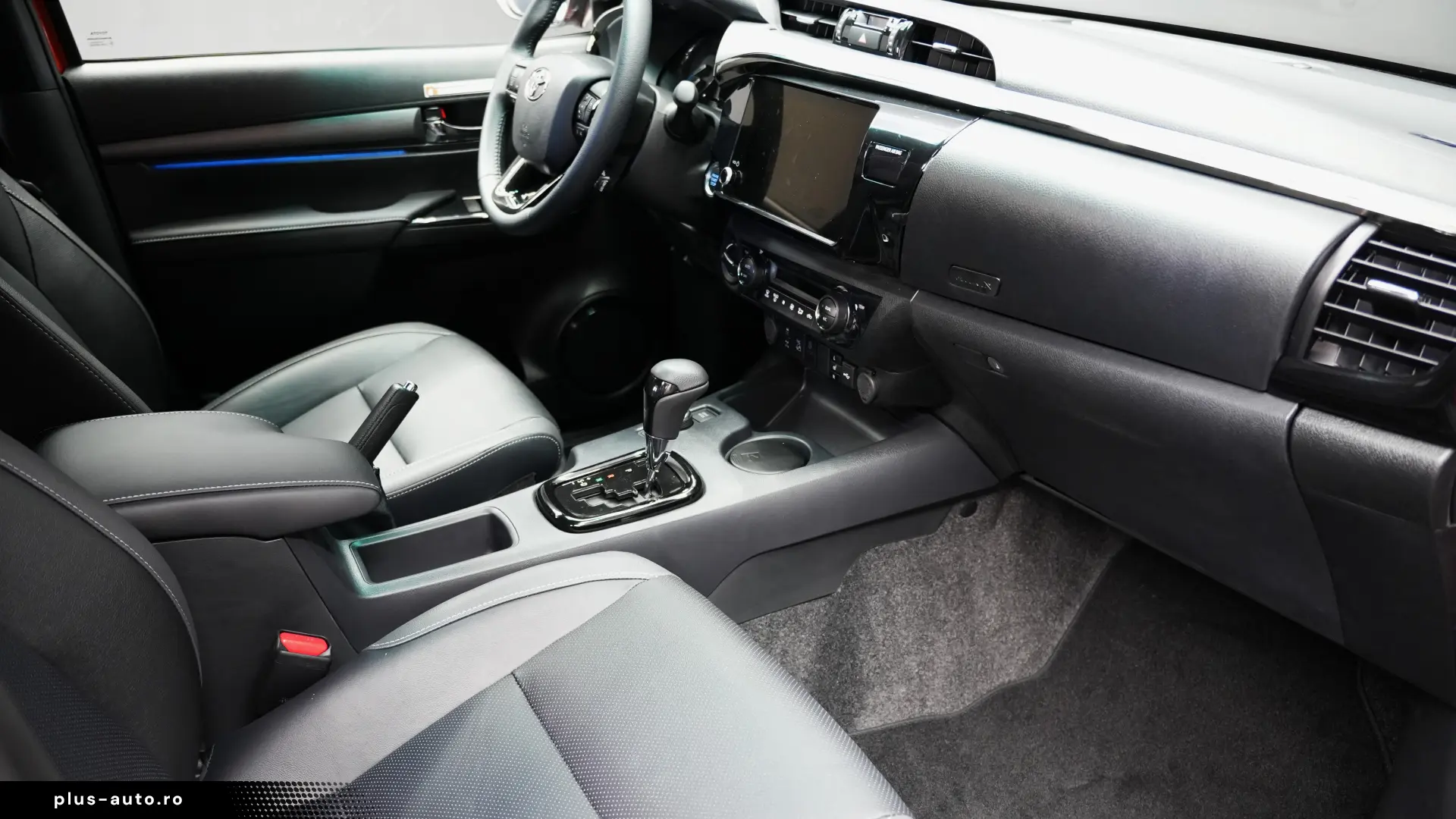 TOYOTA HILUX 2.8 DC AT MHEV INVINCIBLE