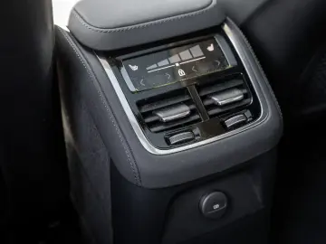 VOLVO XC90 T8 AWD Ultra Bright AHK B&W LUFTFEDERUNG