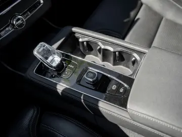 VOLVO XC90 T8 AWD Ultra Bright AHK B&W LUFTFEDERUNG