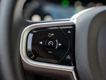 VOLVO XC90 T8 AWD Ultra Bright AHK B&W LUFTFEDERUNG