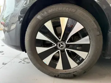 MERCEDES-BENZ V 300 d EditionSport Airmatic Distr 8S…