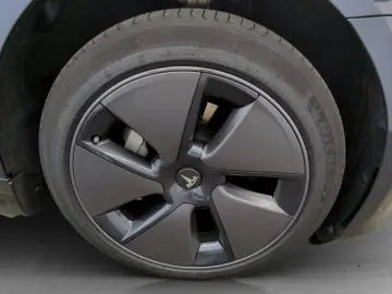 TESLA Model 3 Long Range Dual Motor A.Pilot Pr. Int.