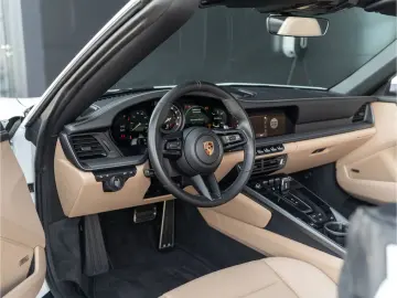 PORSCHE 992 Carrera Cabriolet BOSE