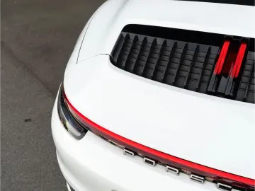 PORSCHE 992 Carrera Cabriolet BOSE