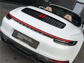 PORSCHE 992 Carrera Cabriolet BOSE