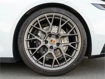 PORSCHE 992 Carrera Cabriolet BOSE