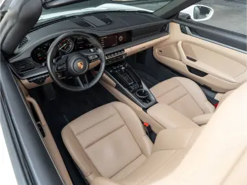 PORSCHE 992 Carrera Cabriolet BOSE