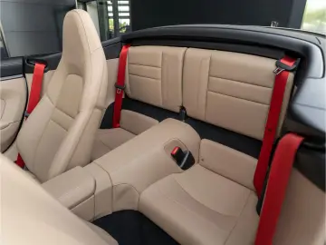 PORSCHE 992 Carrera Cabriolet BOSE