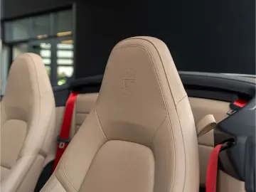 PORSCHE 992 Carrera Cabriolet BOSE