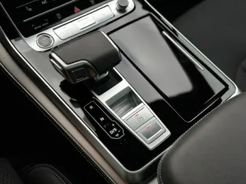 AUDI Q7 50TDI QUATTRO S LINE MATRIX