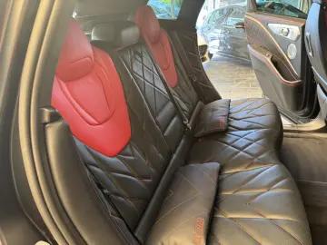 BMW XM Label CARBON BLACK FROZEN