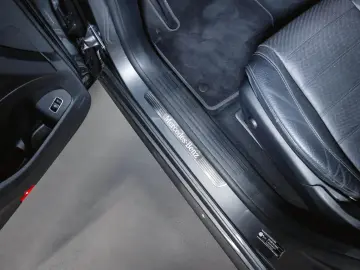 MERCEDES-BENZ GLE 400 d 4M Night Pakek AHK