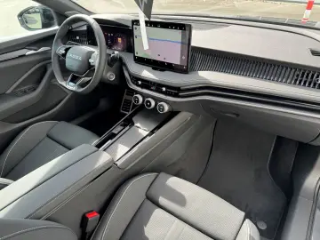 SKODA Superb IV 1.5 TSI iV DSG Sportline AHK 360 HeadU