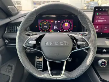 SKODA Superb IV 1.5 TSI iV DSG Sportline AHK 360 HeadU