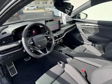 SKODA Superb IV 1.5 TSI iV DSG Sportline AHK 360 HeadU