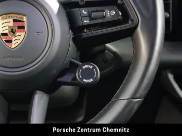 PORSCHE Macan 4 Electric Luft;Chrono;Beifahrerdisplay