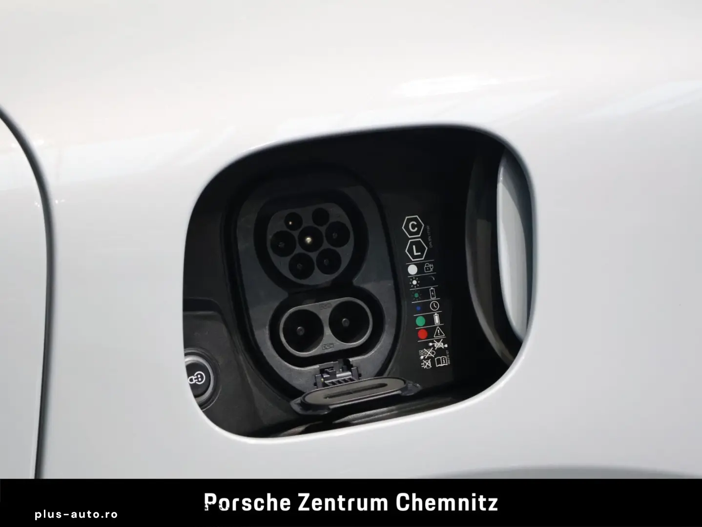 PORSCHE Macan 4 Electric Luft;Chrono;Beifahrerdisplay