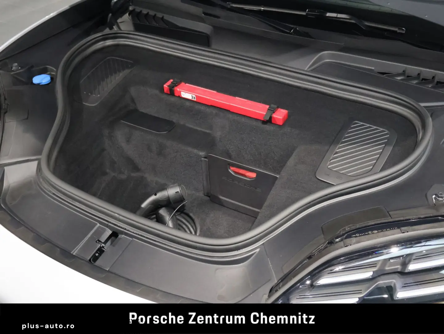 PORSCHE Macan 4 Electric Luft;Chrono;Beifahrerdisplay