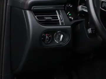 PORSCHE Macan 2.0 266 PK   NW MODEL   SPORTCHRONO   LEDE