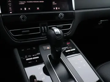 PORSCHE Macan 2.0 266 PK   NW MODEL   SPORTCHRONO   LEDE