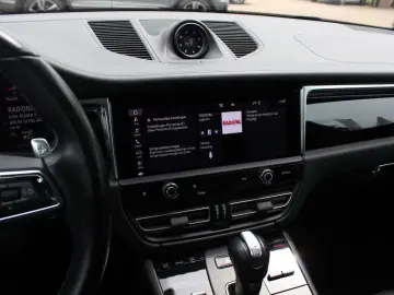 PORSCHE Macan 2.0 T   Trekhaak   Panoramadak   Camera
