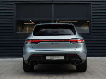 PORSCHE Macan T