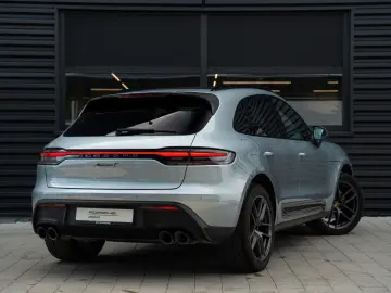 PORSCHE Macan T