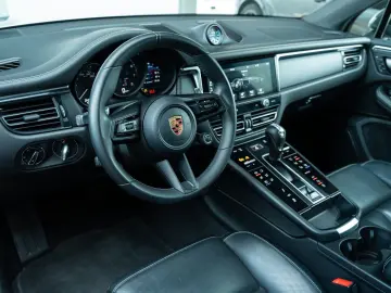 PORSCHE Macan T