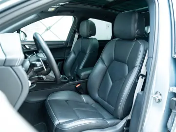 PORSCHE Macan T