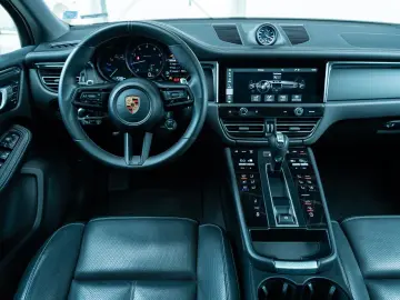 PORSCHE Macan T