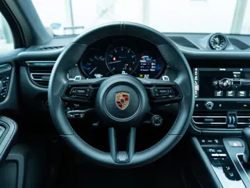 PORSCHE Macan T