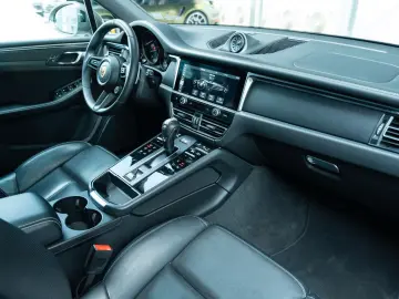 PORSCHE Macan T