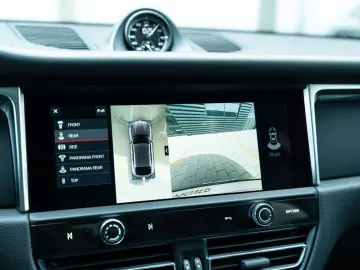 PORSCHE Macan T