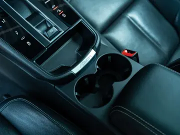 PORSCHE Macan T