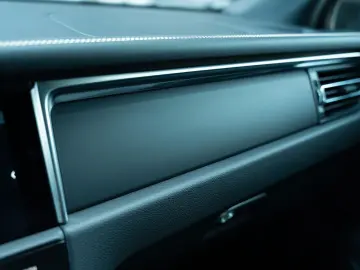 PORSCHE Macan T