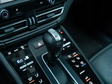 PORSCHE Macan T