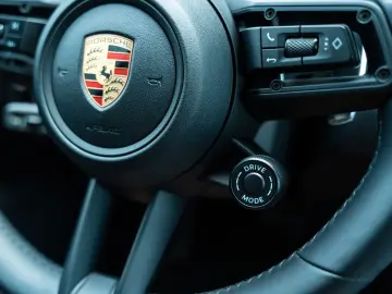 PORSCHE Macan T