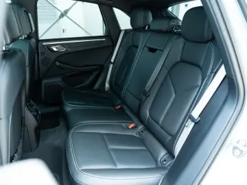 PORSCHE Macan T