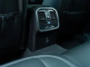 PORSCHE Macan T
