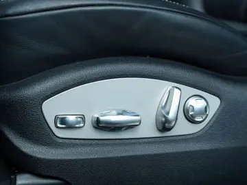 PORSCHE Macan T