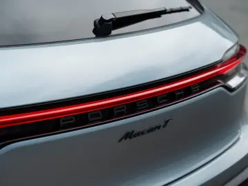 PORSCHE Macan T